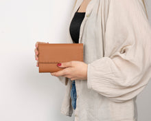 Load image into Gallery viewer, Linea Leather Women's Wallet
