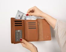 Load image into Gallery viewer, Linea Leather Women's Wallet
