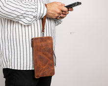 Load image into Gallery viewer, Prestige Leather Clutch Bag
