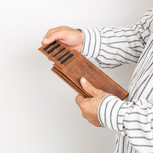 Load image into Gallery viewer, Tenuta Leather Universal Wallet

