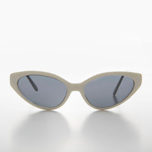 Load image into Gallery viewer, Shallow Lens Extreme Cat Eye Sunglass - Alexa
