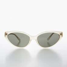 Load image into Gallery viewer, Shallow Lens Extreme Cat Eye Sunglass - Alexa
