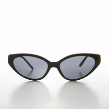 Load image into Gallery viewer, Shallow Lens Extreme Cat Eye Sunglass - Alexa
