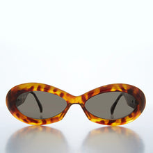 Load image into Gallery viewer, Classic Chunky Oval Women's Sunglasses - Alicia
