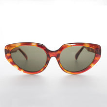Load image into Gallery viewer, Women's Oversized Cat Eye Vintage Sunglasses - Ava
