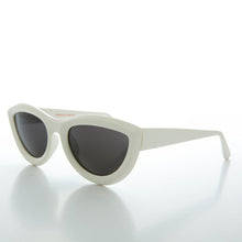 Load image into Gallery viewer, Rare Oversized Mod Cat Eye Chunky Sunglass - Big Momma
