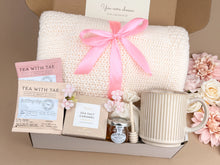 Load image into Gallery viewer, Luxury Birthday Gift Basket for Mom
