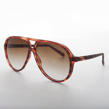 Load image into Gallery viewer, Large Frame Pilot Vintage Sunglass with Gradient Lens - Champ
