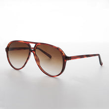 Load image into Gallery viewer, Large Frame Pilot Vintage Sunglass with Gradient Lens - Champ
