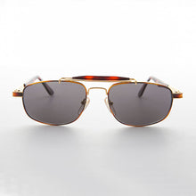 Load image into Gallery viewer, Gold 90s Vintage Pilot Sunglass - Kit
