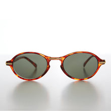 Load image into Gallery viewer, Oval Sunglass with Gold Accents Key Hole Bridge - Cooper
