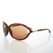 Load image into Gallery viewer, Curved Women's Boho Oversized Vintage Sunglass - Dede
