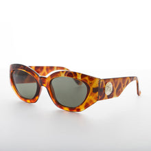 Load image into Gallery viewer, Women's Fashion Cat Eye Sunglass with Gold Emblem - Diva
