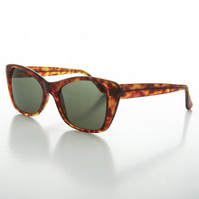 Load image into Gallery viewer, Square Retro Cat Eye Vintage Sunglass - Dixie
