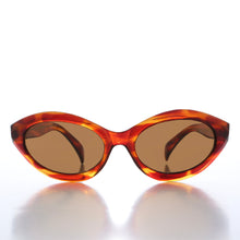 Load image into Gallery viewer, Curved Cat Eye Vintage Sunglasses - Fagan
