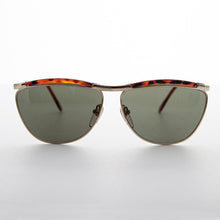 Load image into Gallery viewer, Elegant Sunglass with Rare Brow Bar Design - Fletcher
