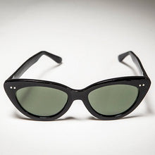Load image into Gallery viewer, Classic Women's Cat Eye Sunglass with Studs - Frenchy
