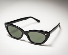 Load image into Gallery viewer, Classic Women's Cat Eye Sunglass with Studs - Frenchy
