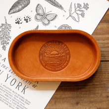 Load image into Gallery viewer, Leather Valet - Oval
