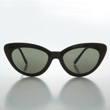 Load image into Gallery viewer, Classic Retro Cat Eye Vintage Sunglass - Greta
