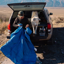 Load image into Gallery viewer, Kylmit Horizon Travel Blanket - Deep Water
