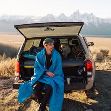Load image into Gallery viewer, Kylmit Horizon Travel Blanket - Deep Water
