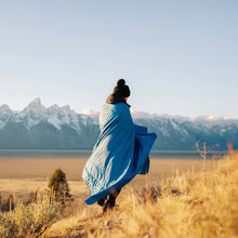 Load image into Gallery viewer, Kylmit Horizon Travel Blanket - Deep Water
