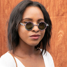Load image into Gallery viewer, Round Vintage Sunglass with Chain Bridge - Link
