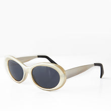 Load image into Gallery viewer, Oval Mod Punk Cateye 90s Vintage Sunglass - Loretta
