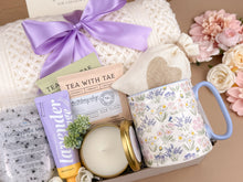Load image into Gallery viewer, Lavender Spa, Blanket &amp; Bath Salts Set
