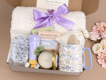 Load image into Gallery viewer, Lavender Spa, Blanket &amp; Bath Salts Set
