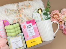 Load image into Gallery viewer, Luxury Women’s Self-Care Gift Basket
