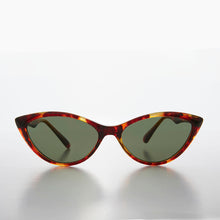 Load image into Gallery viewer, Pointy Tip Cat Eye Sunglass 1950s Retro Style - Misfit
