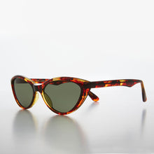 Load image into Gallery viewer, Pointy Tip Cat Eye Sunglass 1950s Retro Style - Misfit
