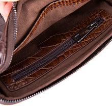 Load image into Gallery viewer, Noma Leather Clutch Bag
