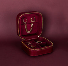 Load image into Gallery viewer, Amanda Leather Jewelry Box, Medium
