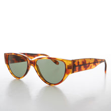 Load image into Gallery viewer, Beatnik Vintage Cat Eye Sunglass - Nolita

