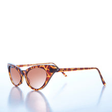Load image into Gallery viewer, High Tip Cat Eye Sunglasses - Portia

