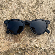 Load image into Gallery viewer, Black Polarized Square Sunglass - Benson
