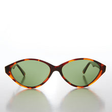 Load image into Gallery viewer, Oval Cat Eye Vintage Sunglass With Glass Lens - Shay
