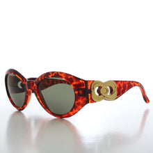 Load image into Gallery viewer, Sophisticated Round Women's Sunglasses - Swans
