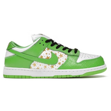 Load image into Gallery viewer, Nike SB Dunk Low Supreme Stars Mean Green (2021)
