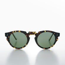 Load image into Gallery viewer, Tortoiseshell Polarized Round Edge Sunglass - Tisch
