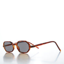 Load image into Gallery viewer, Micro Geometric Vintage Sunglasses - Tyrell
