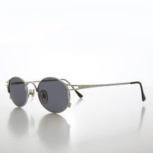 Load image into Gallery viewer, Metal Oval 90s Vintage Sunglasses - Webb
