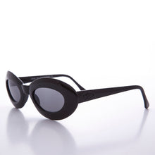 Load image into Gallery viewer, Chunky Retro 60s Cat Eye Vintage Sunglass - Zana
