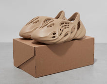 Load image into Gallery viewer, Adidas Yeezy Foam Runner RNNR &quot;Mist&quot;
