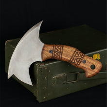 Load image into Gallery viewer, Compact tomahawk "NIKIDO" with engraved handle
