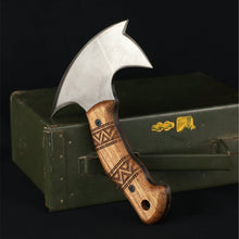 Load image into Gallery viewer, Compact tomahawk "NIKIDO" with engraved handle
