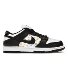 Load image into Gallery viewer, Nike SB Dunk Low Supreme Stars &quot;Black&quot;
